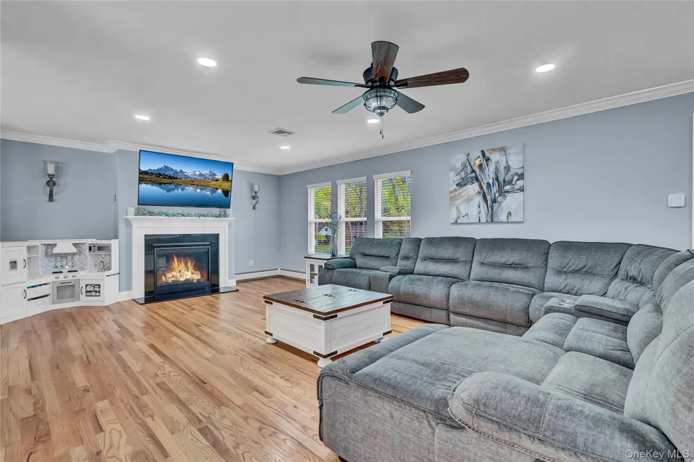 4 Saint Marks Place Stony Brook, NY 11790