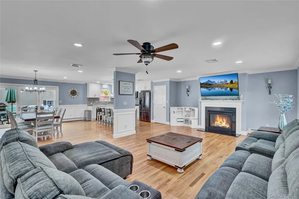 4 Saint Marks Place Stony Brook, NY 11790