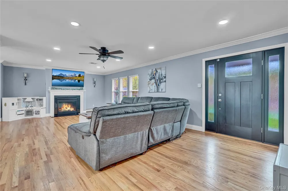 4 Saint Marks Place Stony Brook, NY 11790