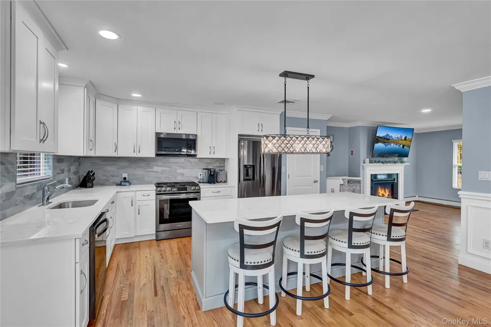 4 Saint Marks Place Stony Brook, NY 11790