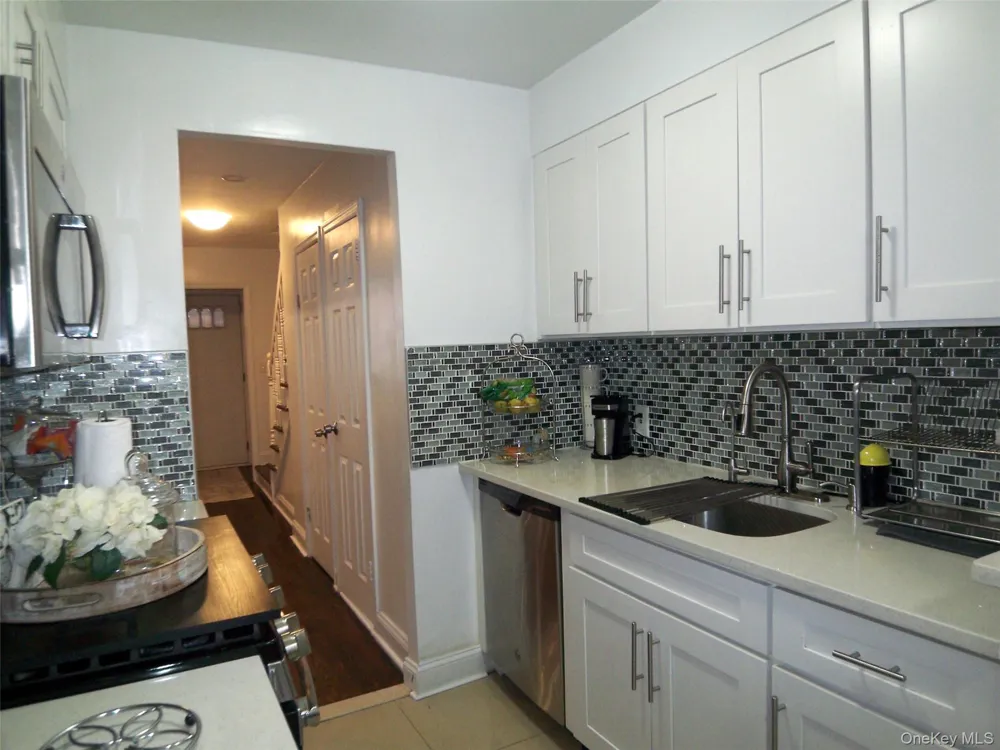 4382 Byron Avenue Bronx, NY 10466