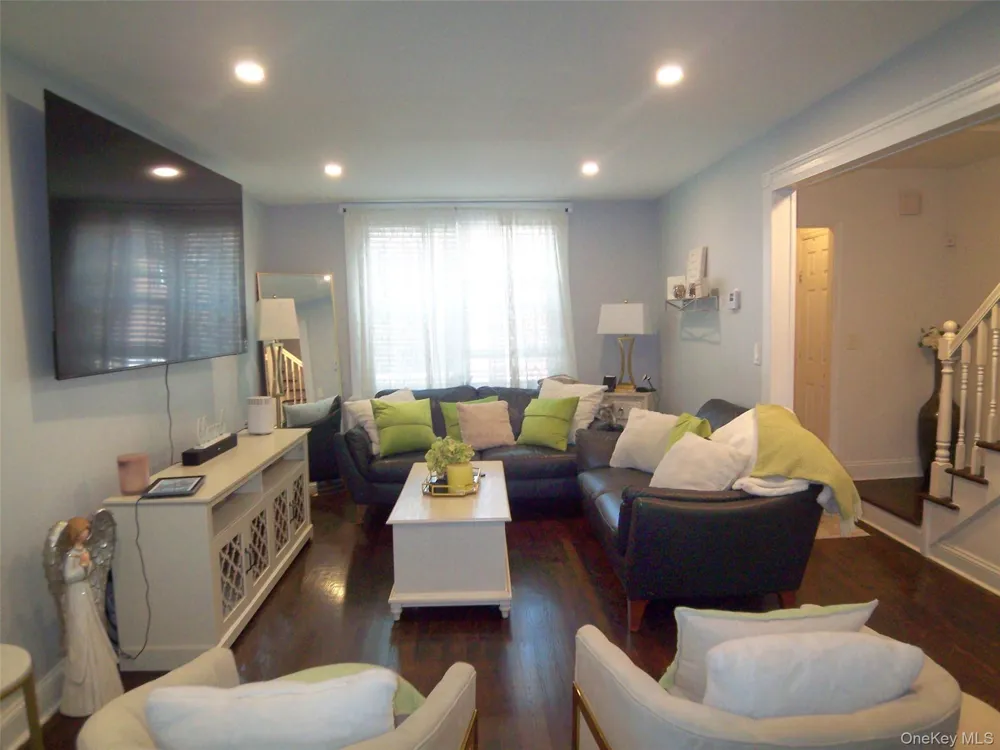 4382 Byron Avenue Bronx, NY 10466