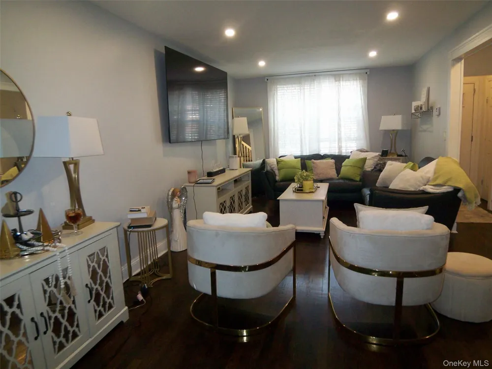 4382 Byron Avenue Bronx, NY 10466