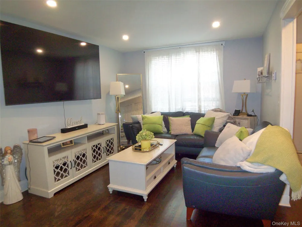 4382 Byron Avenue Bronx, NY 10466