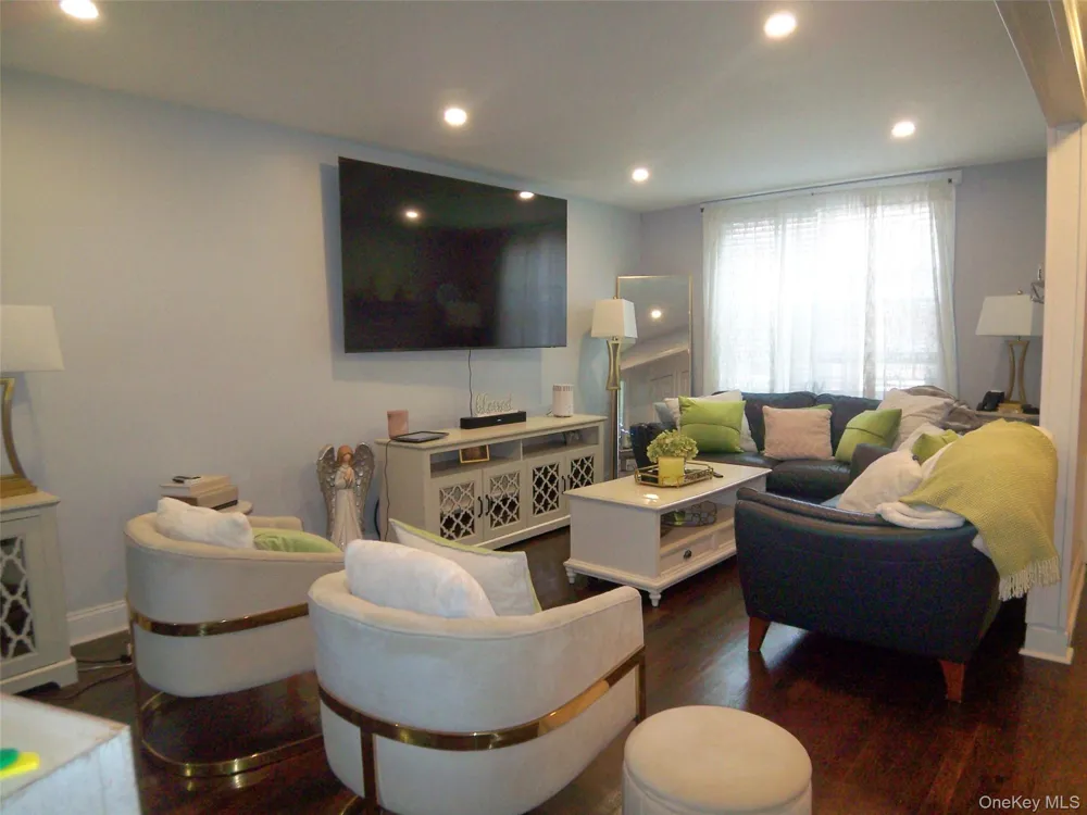 4382 Byron Avenue Bronx, NY 10466