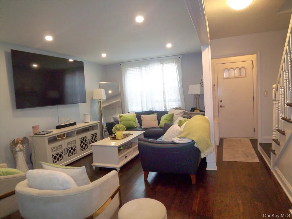 4382 Byron Avenue Bronx, NY 10466