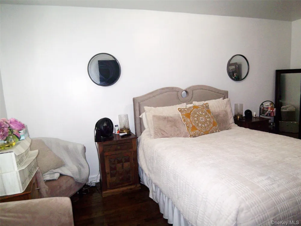 4382 Byron Avenue Bronx, NY 10466