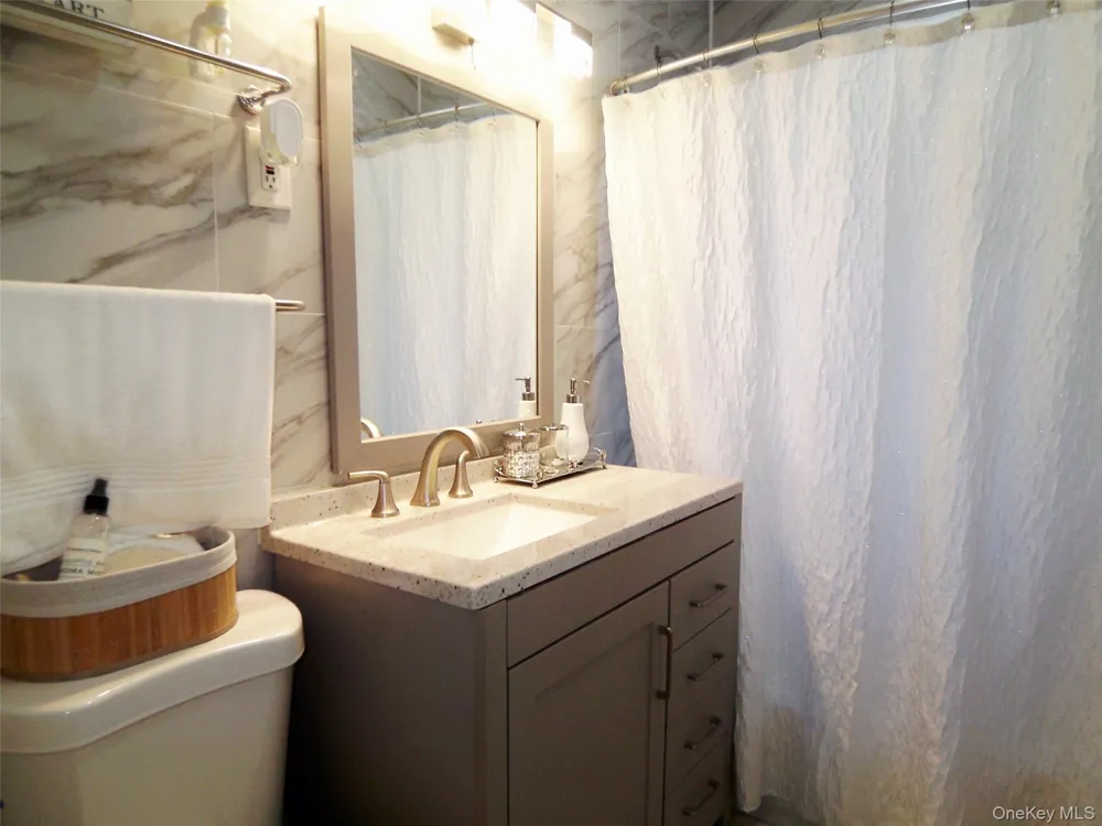 4382 Byron Avenue Bronx, NY 10466