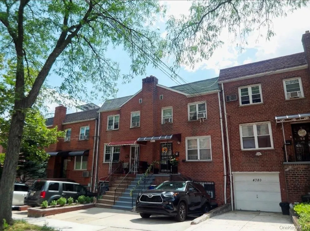 4382 Byron Avenue Bronx, NY 10466