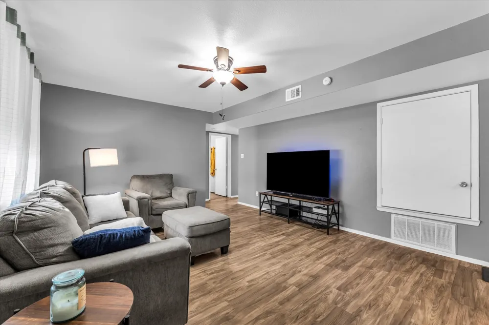 1013 S Madison Street McGregor, TX 76657