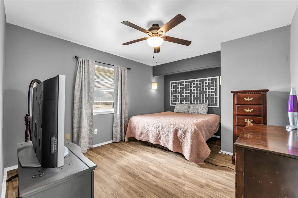 1013 S Madison Street McGregor, TX 76657