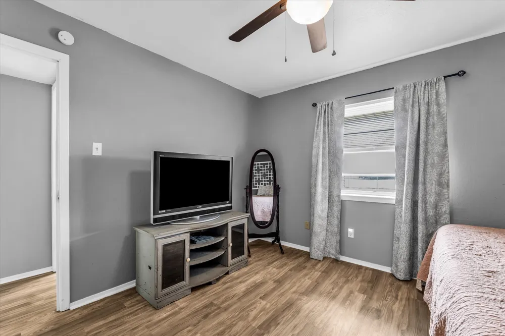 1013 S Madison Street McGregor, TX 76657