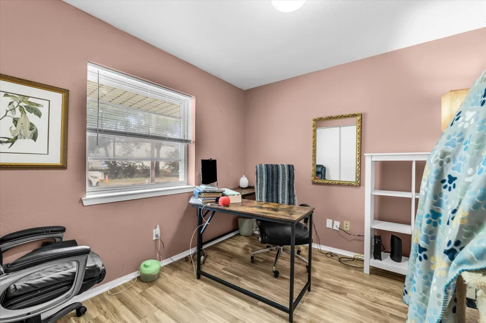 1013 S Madison Street McGregor, TX 76657