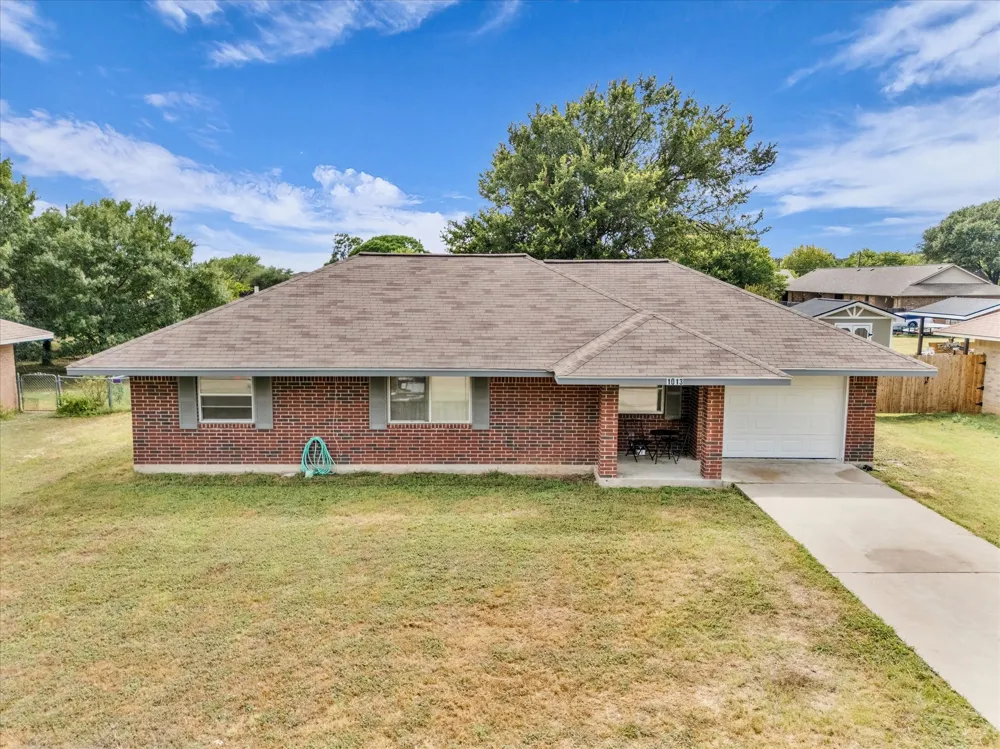 1013 S Madison Street McGregor, TX 76657