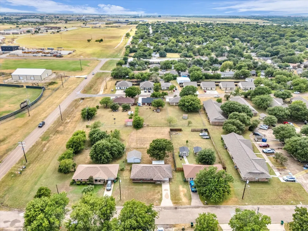 1013 S Madison Street McGregor, TX 76657