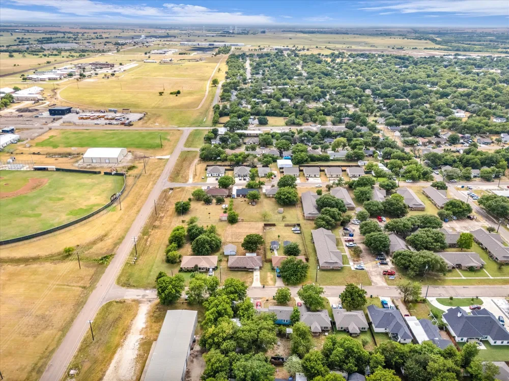 1013 S Madison Street McGregor, TX 76657