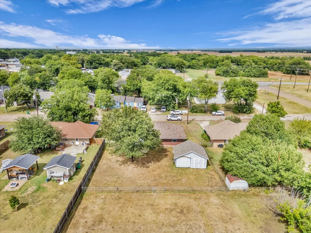 1013 S Madison Street McGregor, TX 76657