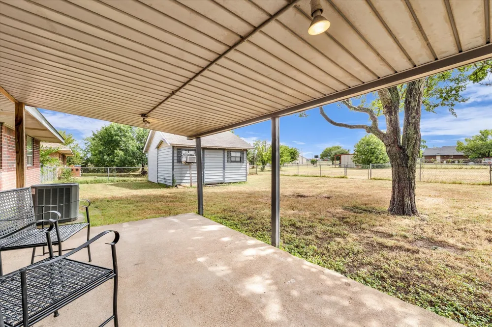1013 S Madison Street McGregor, TX 76657