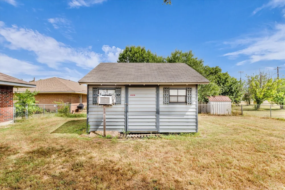 1013 S Madison Street McGregor, TX 76657