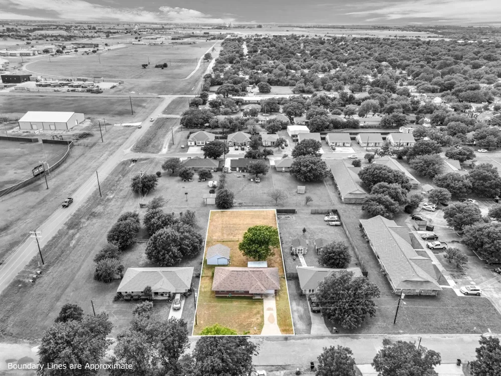 1013 S Madison Street McGregor, TX 76657