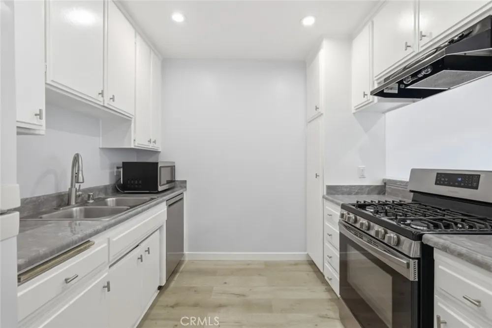 6245 Woodman Avenue #209 Valley Glen, CA 91401