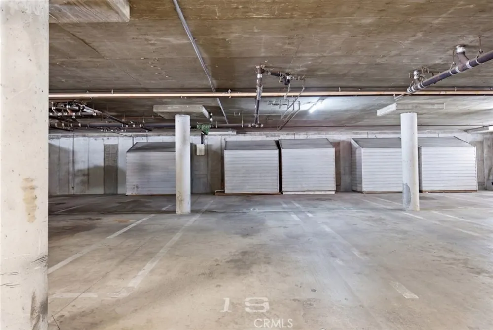 6245 Woodman Avenue #209 Valley Glen, CA 91401