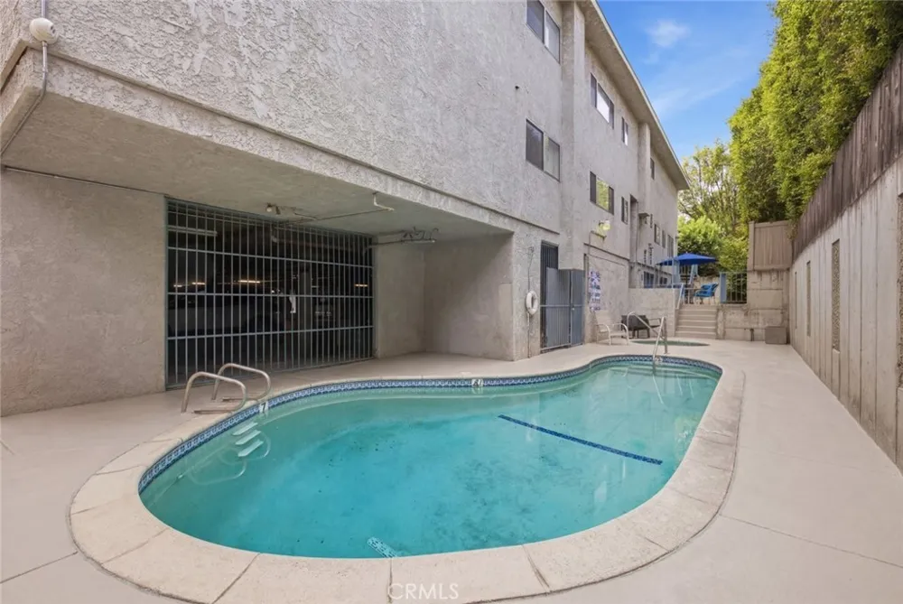 6245 Woodman Avenue #209 Valley Glen, CA 91401