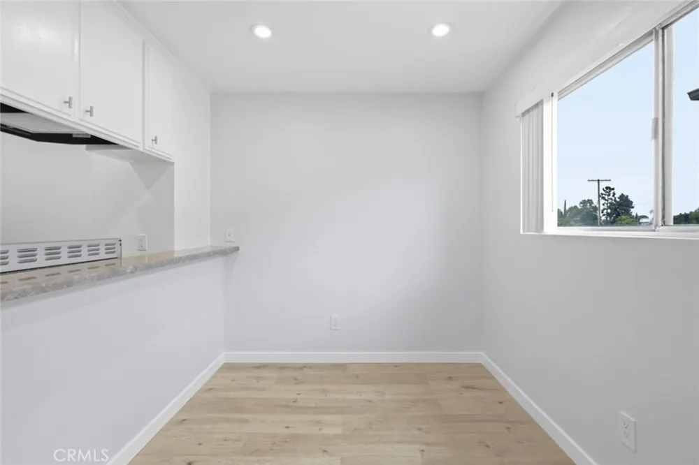 6245 Woodman Avenue #209 Valley Glen, CA 91401