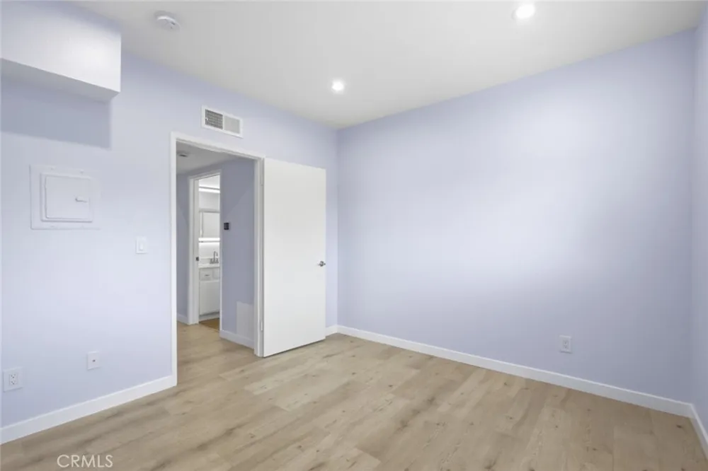 6245 Woodman Avenue #209 Valley Glen, CA 91401