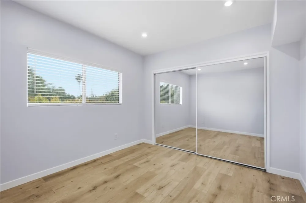 6245 Woodman Avenue #209 Valley Glen, CA 91401