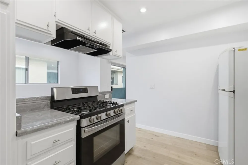 6245 Woodman Avenue #209 Valley Glen, CA 91401