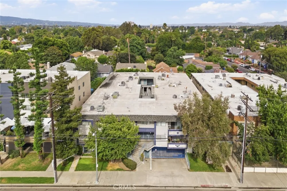 6245 Woodman Avenue #209 Valley Glen, CA 91401