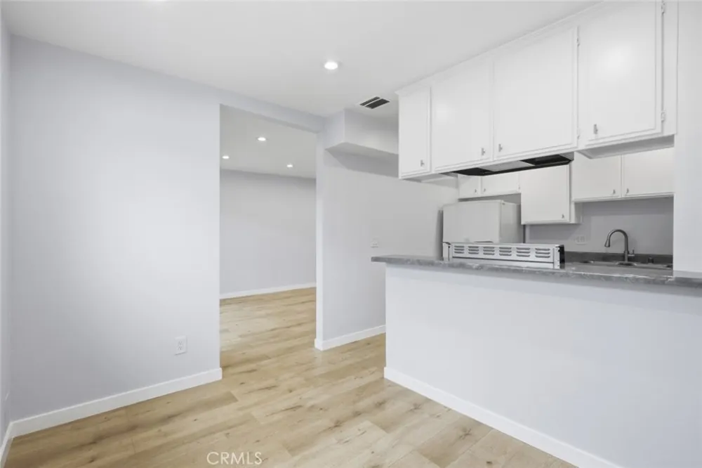 6245 Woodman Avenue #209 Valley Glen, CA 91401