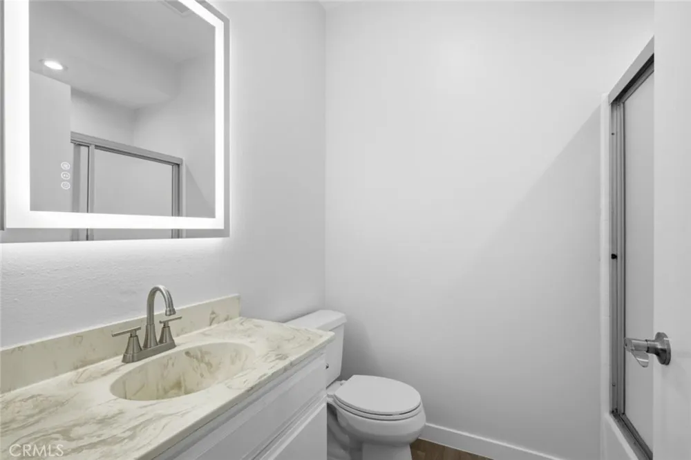 6245 Woodman Avenue #209 Valley Glen, CA 91401