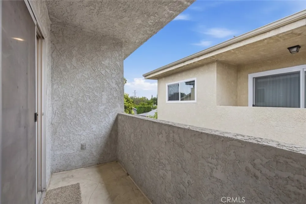 6245 Woodman Avenue #209 Valley Glen, CA 91401