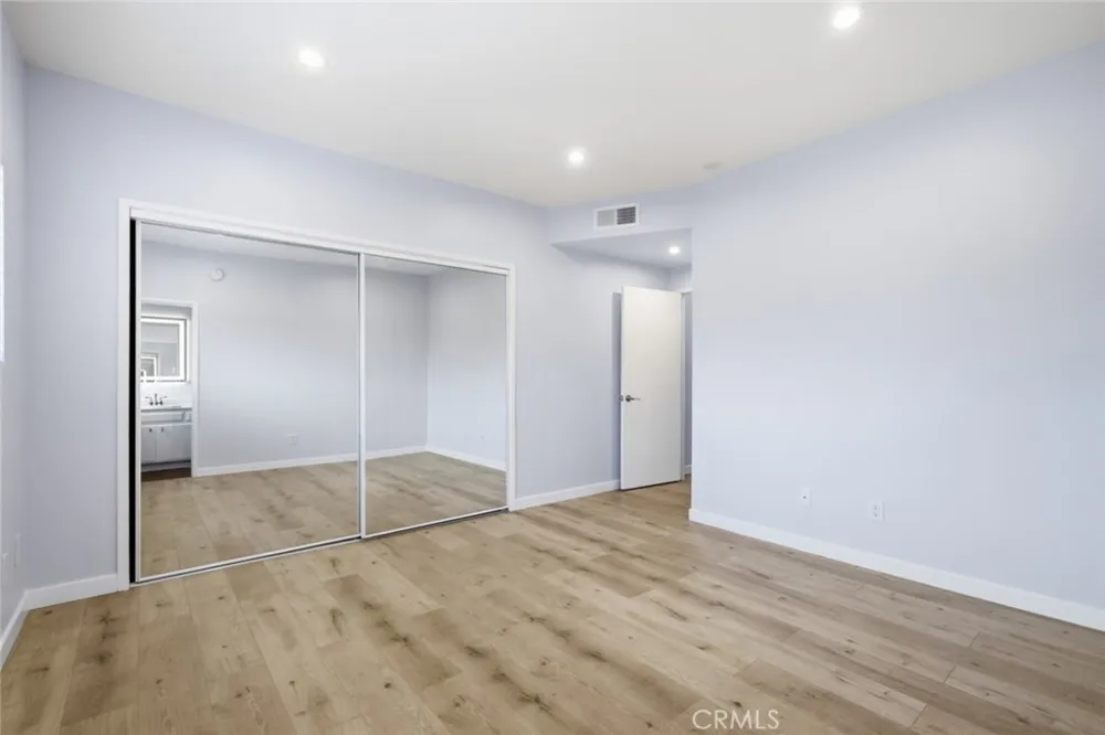 6245 Woodman Avenue #209 Valley Glen, CA 91401