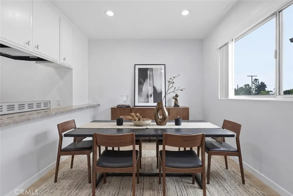 6245 Woodman Avenue #209 Valley Glen, CA 91401