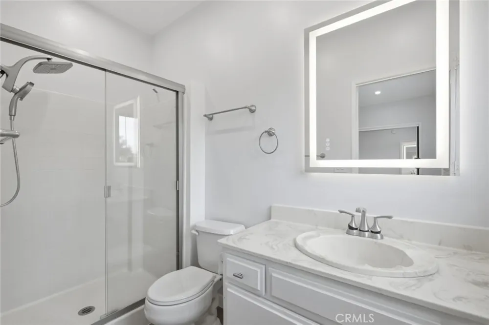 6245 Woodman Avenue #209 Valley Glen, CA 91401
