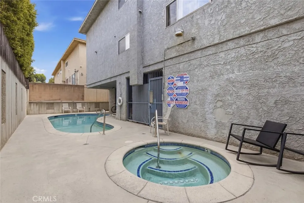 6245 Woodman Avenue #209 Valley Glen, CA 91401