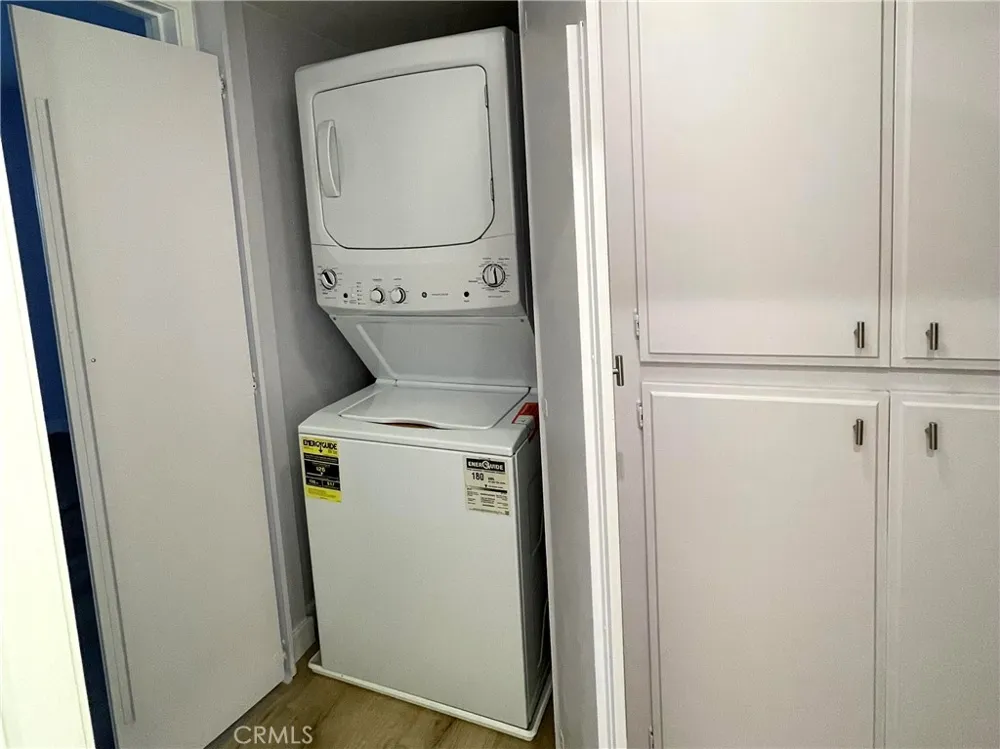 6245 Woodman Avenue #209 Valley Glen, CA 91401