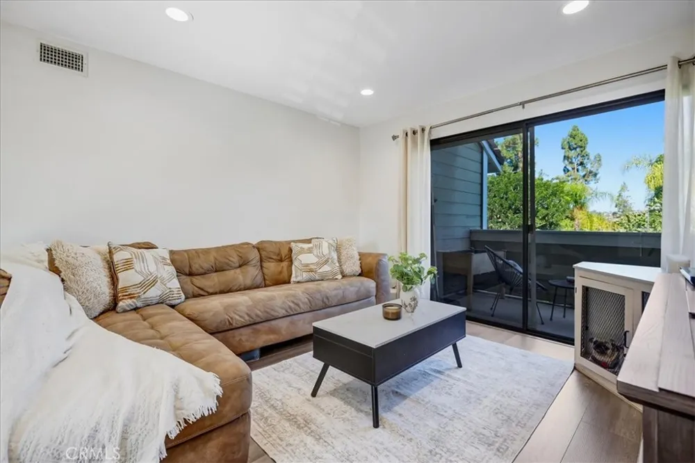 75 Cambria Aliso Viejo, CA 92656
