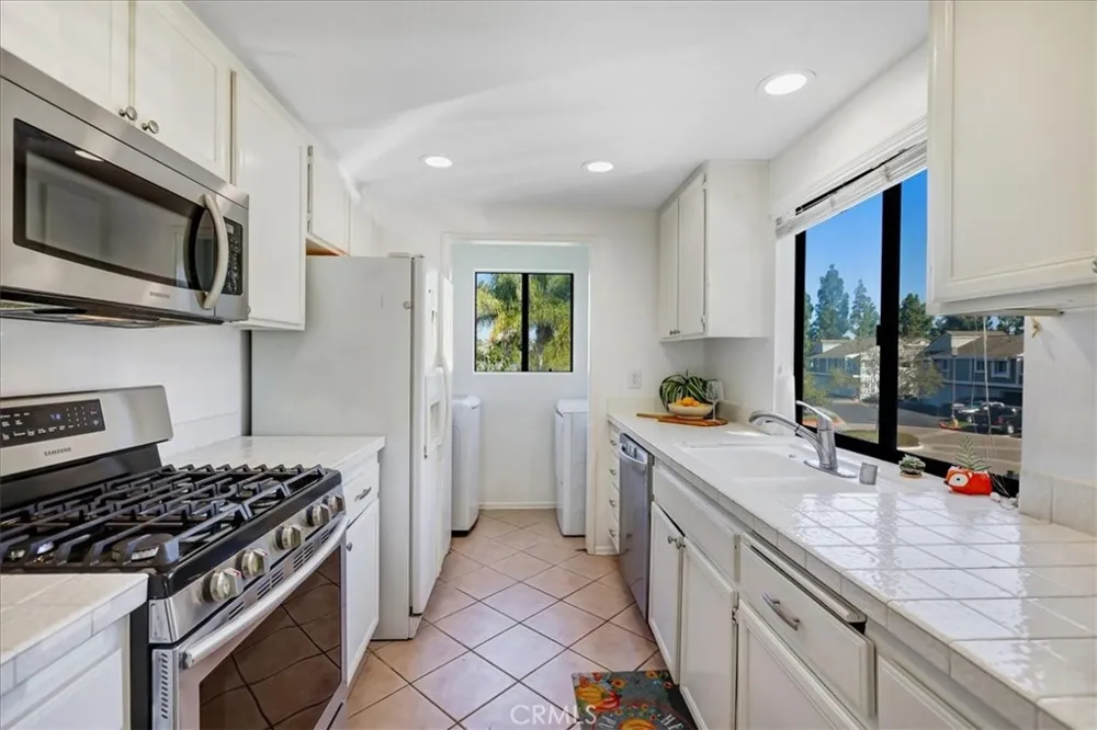 75 Cambria Aliso Viejo, CA 92656