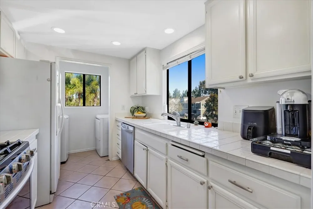 75 Cambria Aliso Viejo, CA 92656