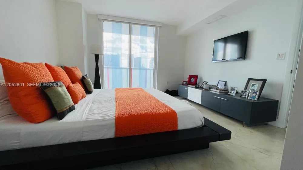 50 Biscayne Blvd #1701 Miami, FL 33132