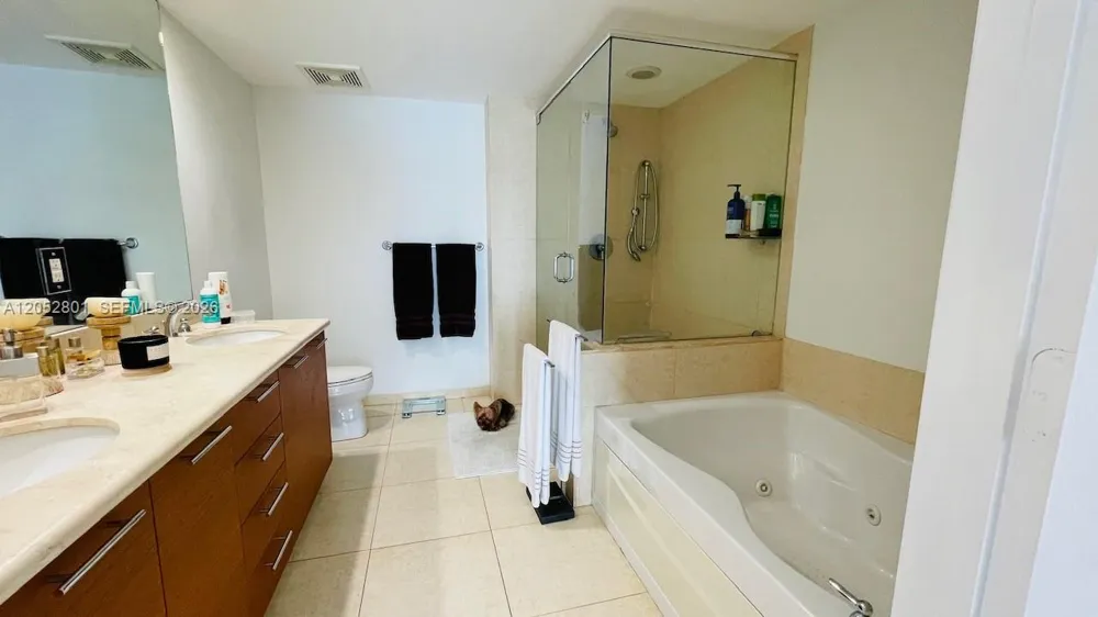 50 Biscayne Blvd #1701 Miami, FL 33132
