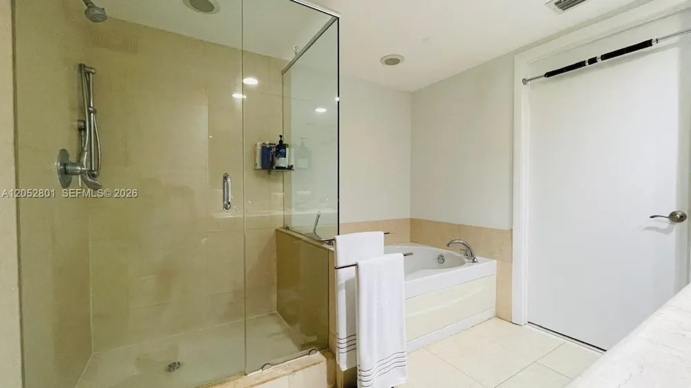 50 Biscayne Blvd #1701 Miami, FL 33132