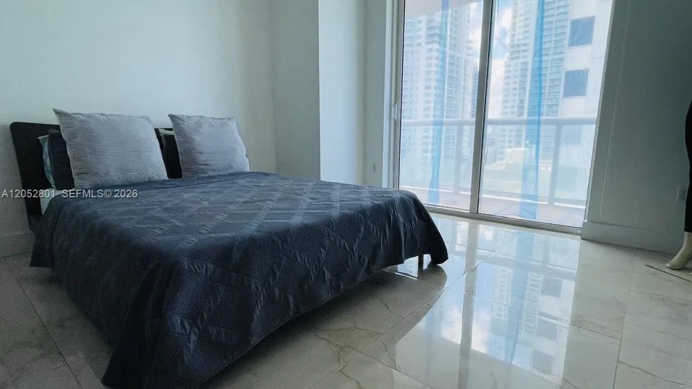50 Biscayne Blvd #1701 Miami, FL 33132