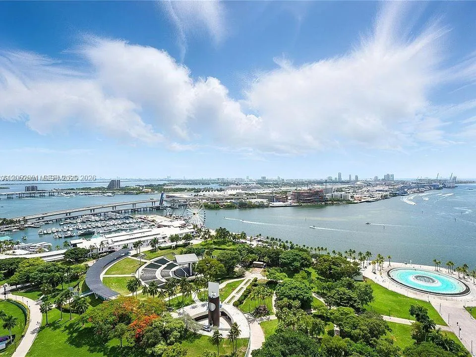 50 Biscayne Blvd #1701 Miami, FL 33132