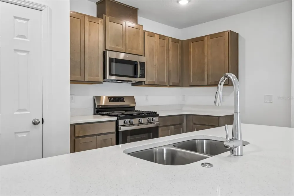 6985 BROAD WING LOOP Howey In The Hills, FL 34737