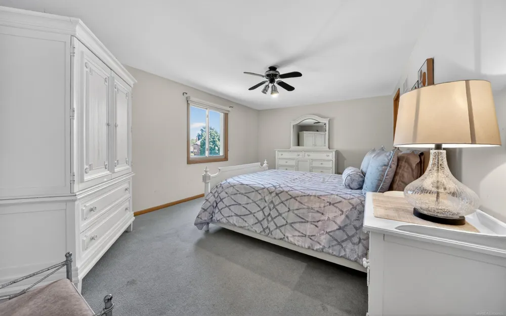 40219 Denbigh Drive Sterling Heights City, MI 48310